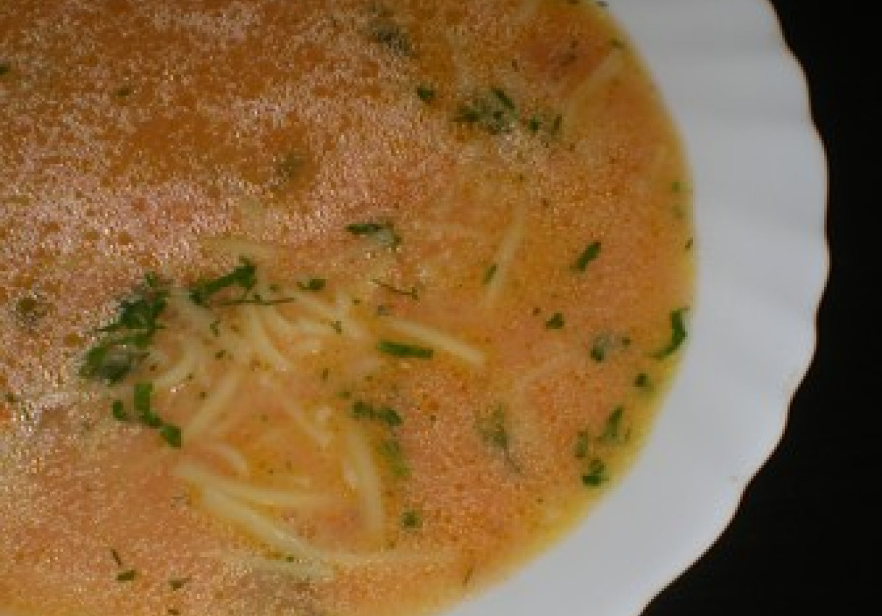 Zupa pomidorowa z makaronem i śmietaną foto