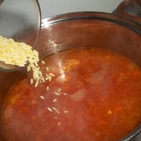 Krok 4 - Zupa pomidorowa z makaronem ryżowym foto