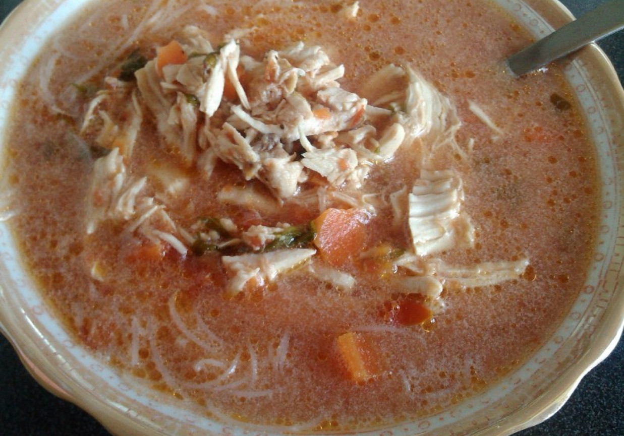 Zupa pomidorowa z makaronem ryżowym foto