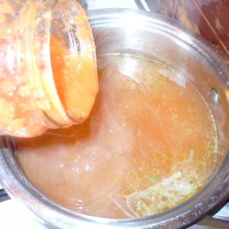 Krok 4 - Zupa pomidorowa z makaronem foto