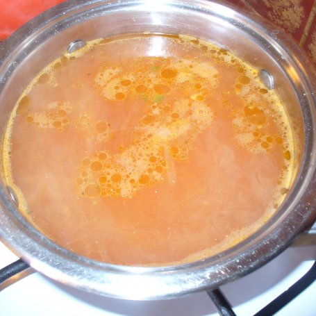 Krok 5 - Zupa pomidorowa z makaronem foto