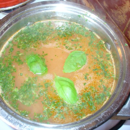 Krok 7 - Zupa pomidorowa z makaronem foto