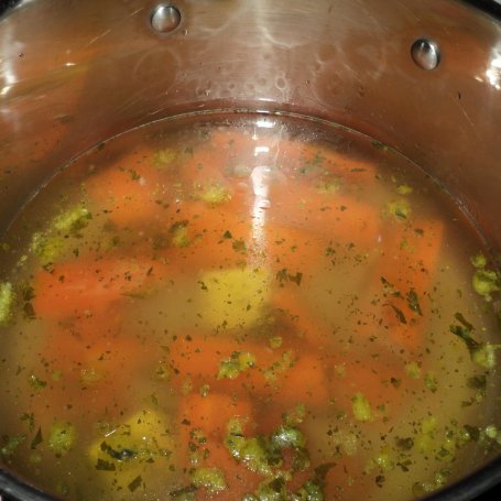 Krok 1 - Zupa pomidorowa z makaronem foto