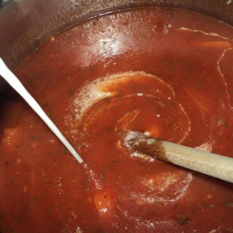 Krok 4 - Zupa pomidorowa z makaronem foto