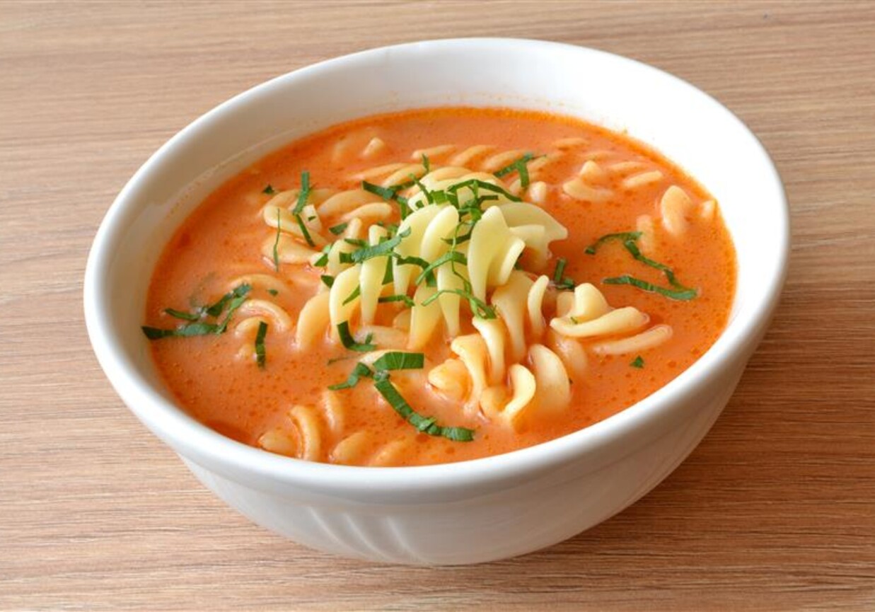 Zupa pomidorowa z makaronem foto