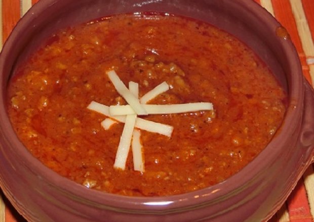 Fotografia przedstawiająca Zupa pomidorowa z mięsem mielonym