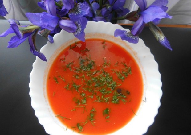 Fotografia przedstawiająca Zupa pomidorowa z mleczkiem kokosowym