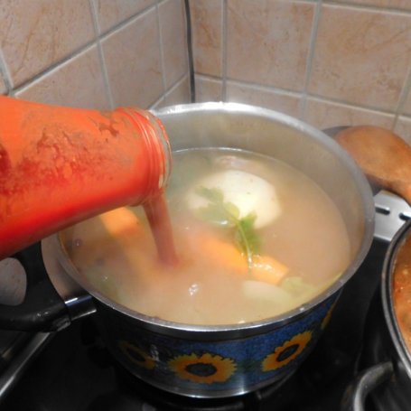 Krok 5 - Zupa pomidorowa z mleczkiem kokosowym foto