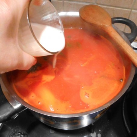 Krok 6 - Zupa pomidorowa z mleczkiem kokosowym foto