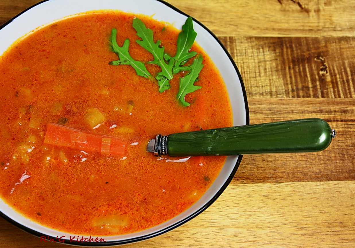 Zupa pomidorowa z mlekiem kokosowym foto