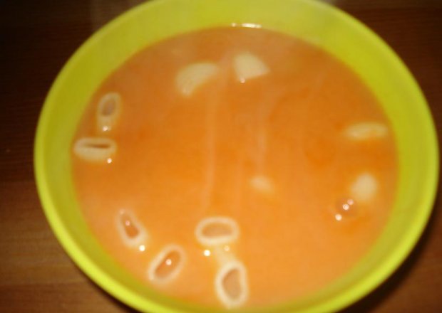 Fotografia przedstawiająca Zupa Pomidorowa z Mozzarellą
