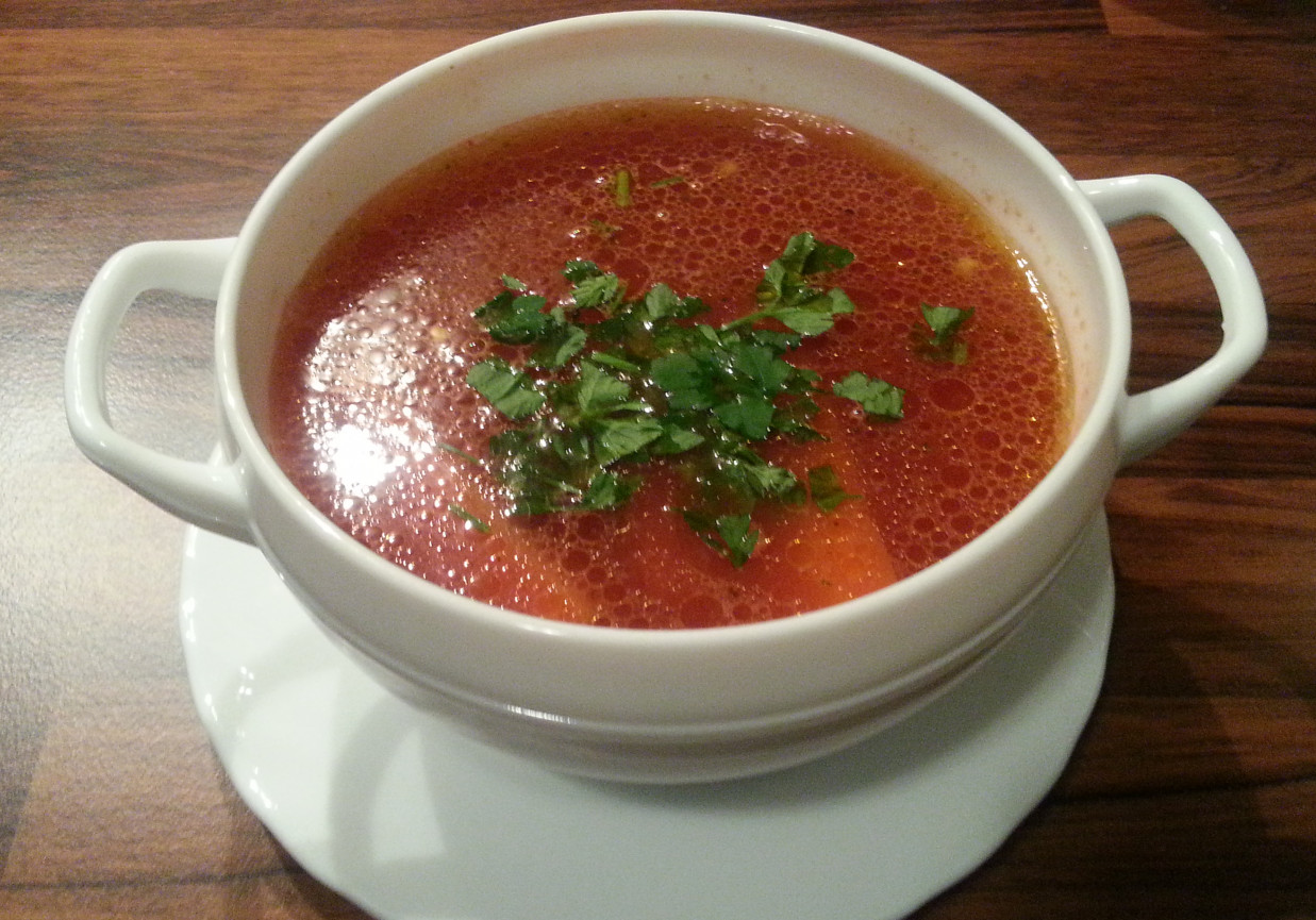 Zupa pomidorowa z muszelkami foto