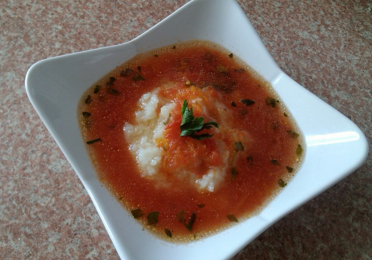 Zupa pomidorowa z paprykowym kremem foto