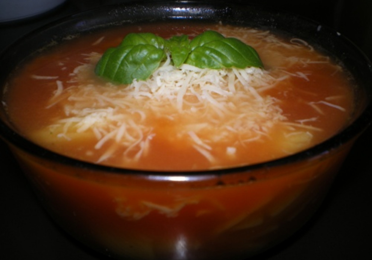 Zupa pomidorowa z parmezanem foto
