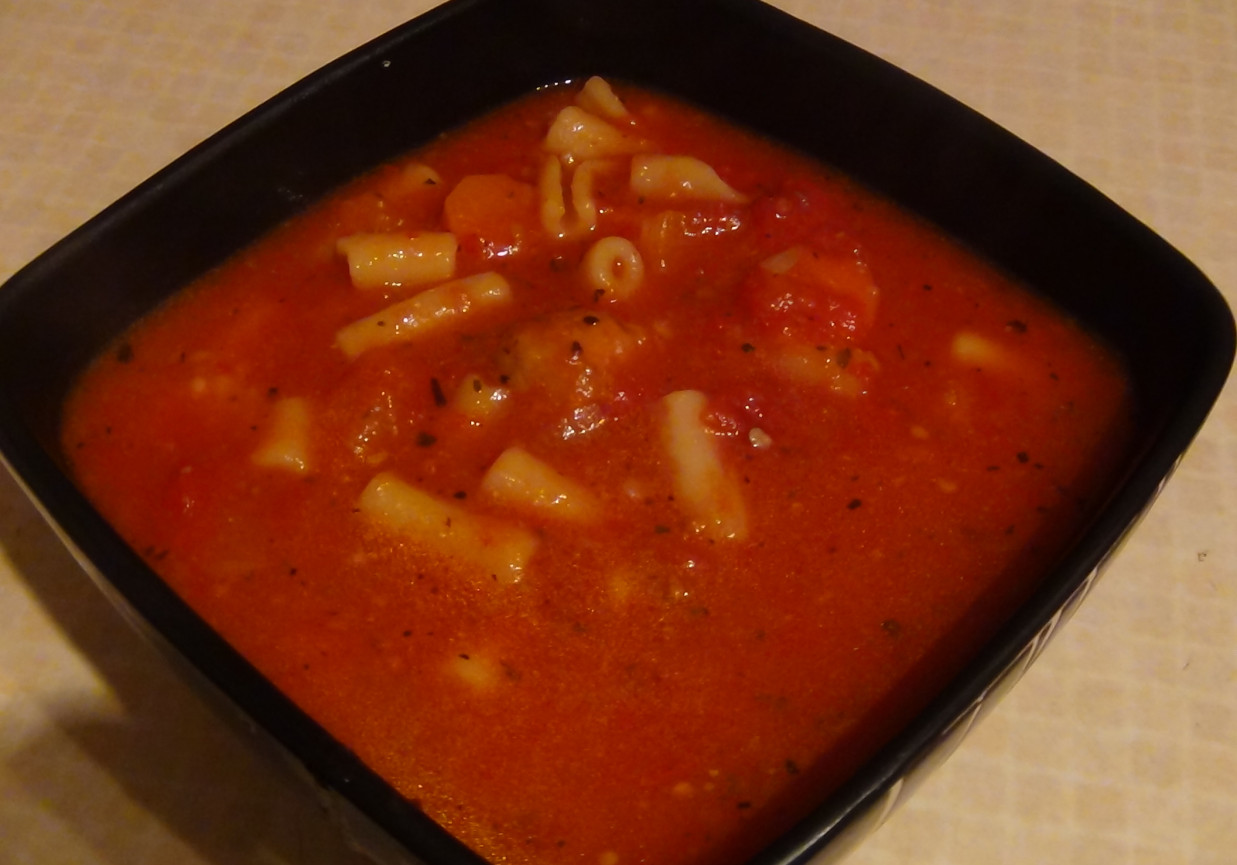 Zupa pomidorowa z parmezanowymi klopsikami foto