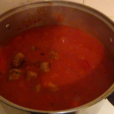 Krok 3 - Zupa pomidorowa z parmezanowymi klopsikami foto