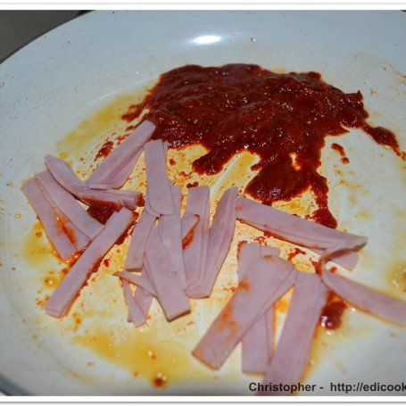 Krok 2 - Zupa pomidorowa z pieczarkami i szynką foto
