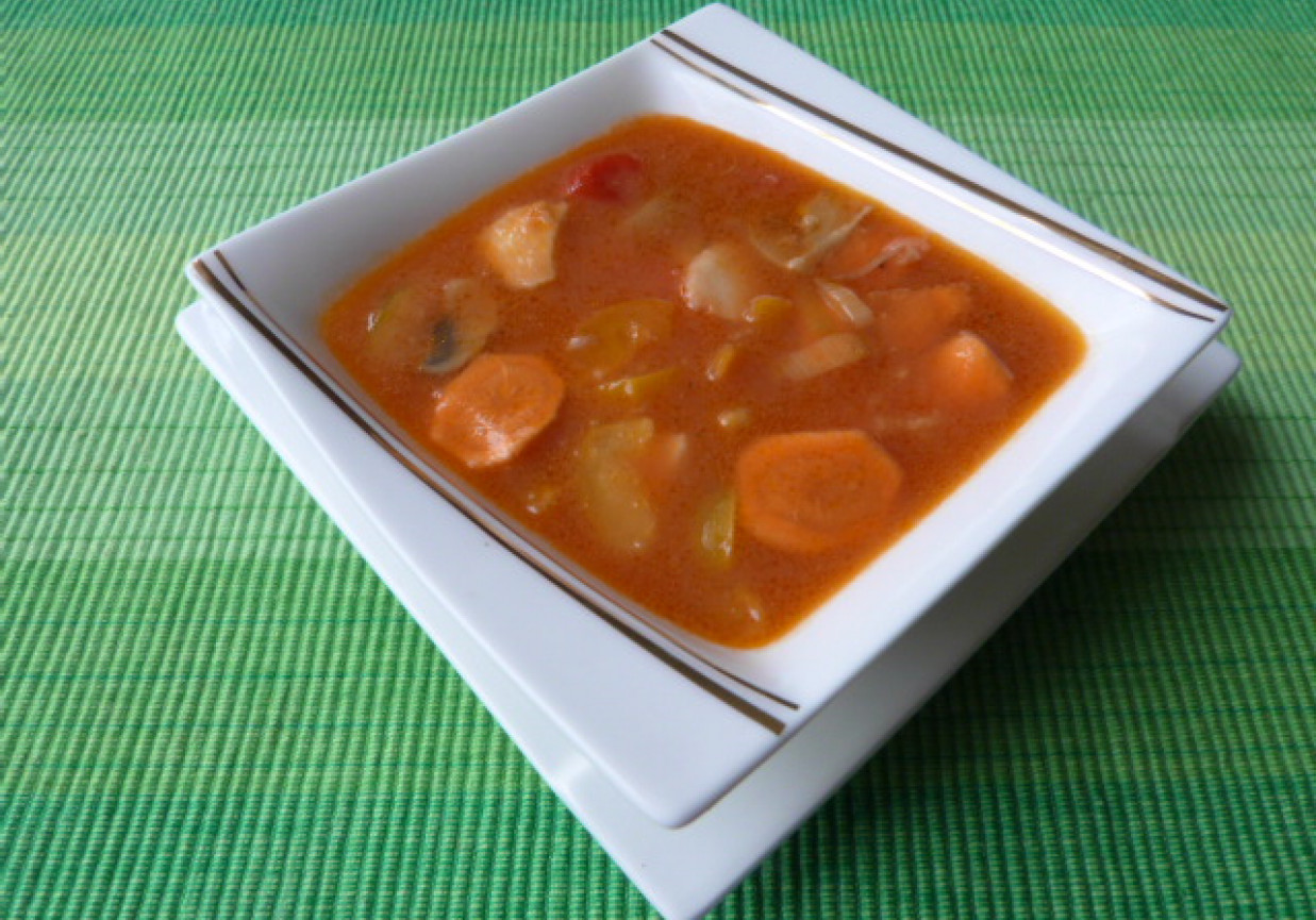 Zupa pomidorowa z pieczarkami foto