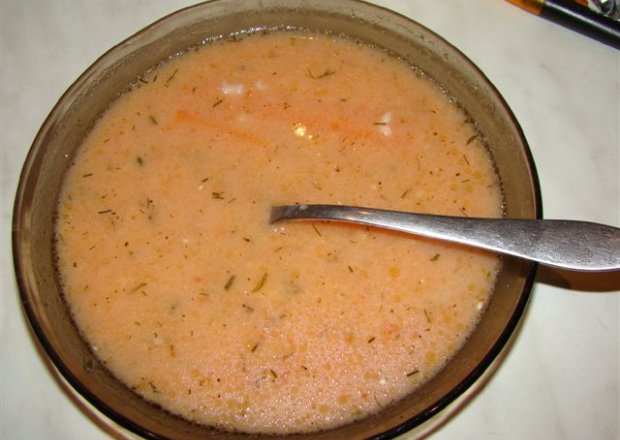 Fotografia przedstawiająca zupa pomidorowa z pomarańczą
