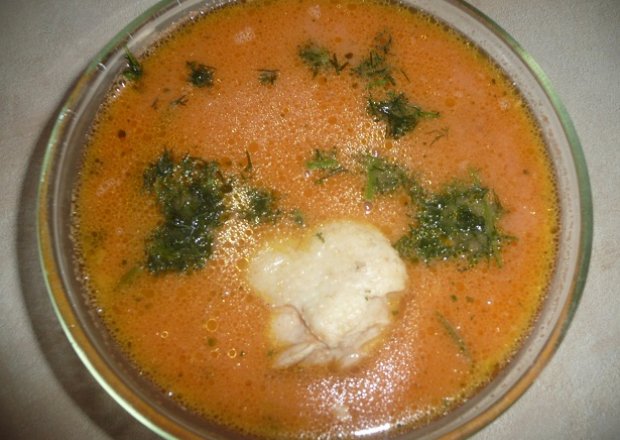 Fotografia przedstawiająca Zupa pomidorowa z pomarańczową nutką