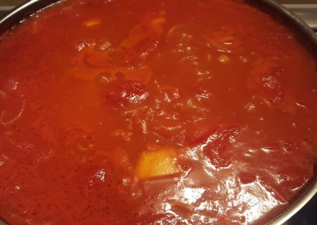 Fotografia przedstawiająca Zupa pomidorowa z pomidorów malinowych i pelati