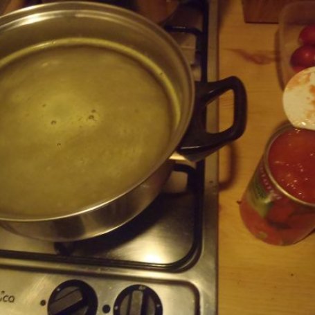Krok 1 - Zupa pomidorowa z pomidorów z puszki foto