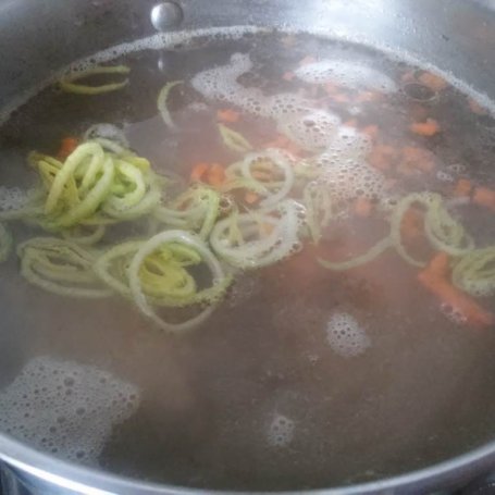 Krok 2 - Zupa pomidorowa z porem i miętą  foto