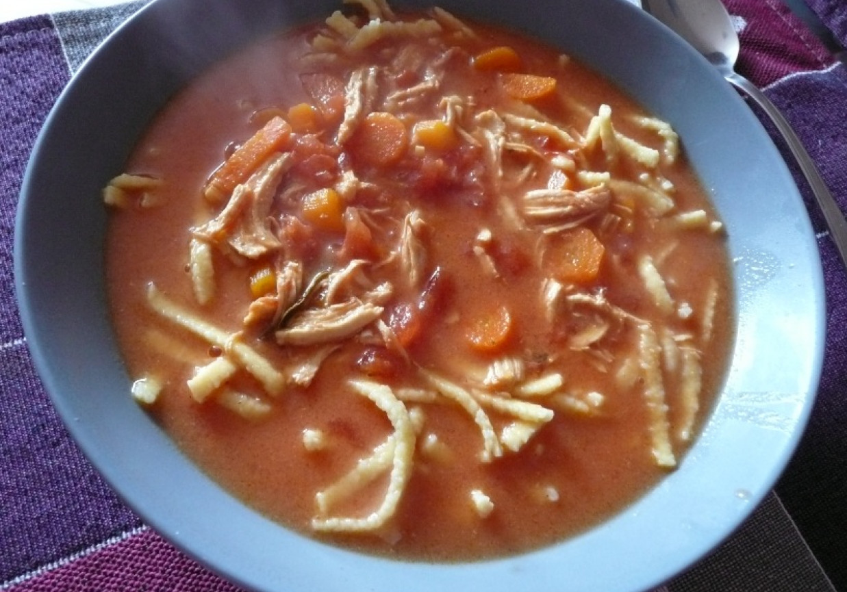 Zupa pomidorowa z prawdziwych pomidorów foto