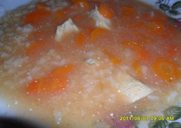 Fotografia przedstawiająca Zupa pomidorowa z ryżem i filetem