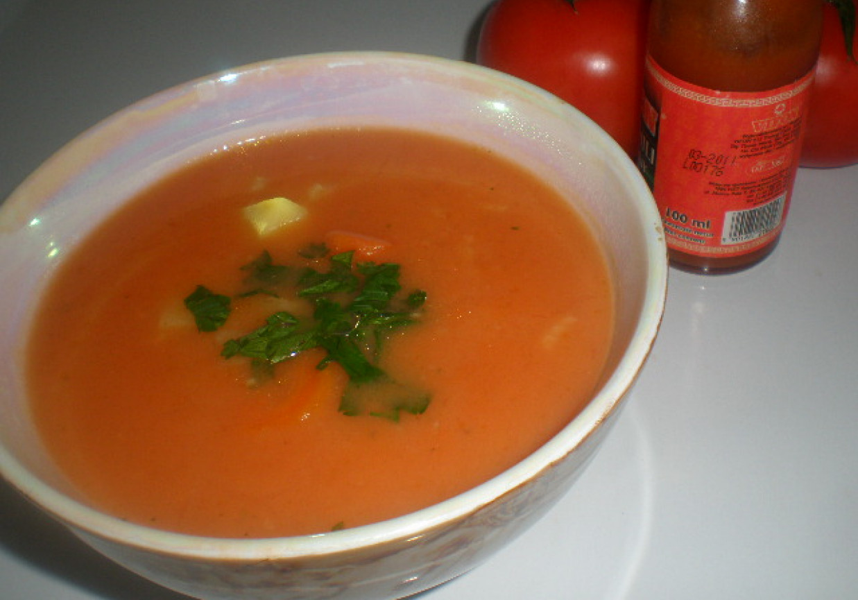 Zupa pomidorowa z ryżem i ziemniaczkami foto