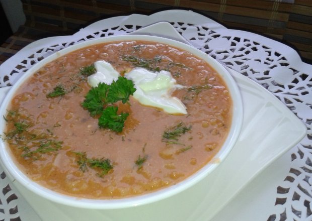 Fotografia przedstawiająca Zupa pomidorowa z ryżem.