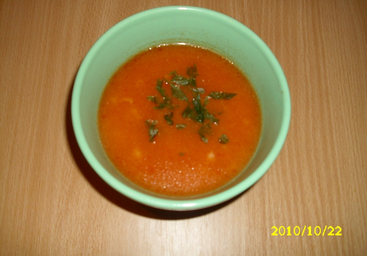 Zupa pomidorowa z ryżem. foto