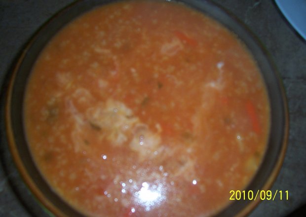 Fotografia przedstawiająca zupa pomidorowa z ryżem