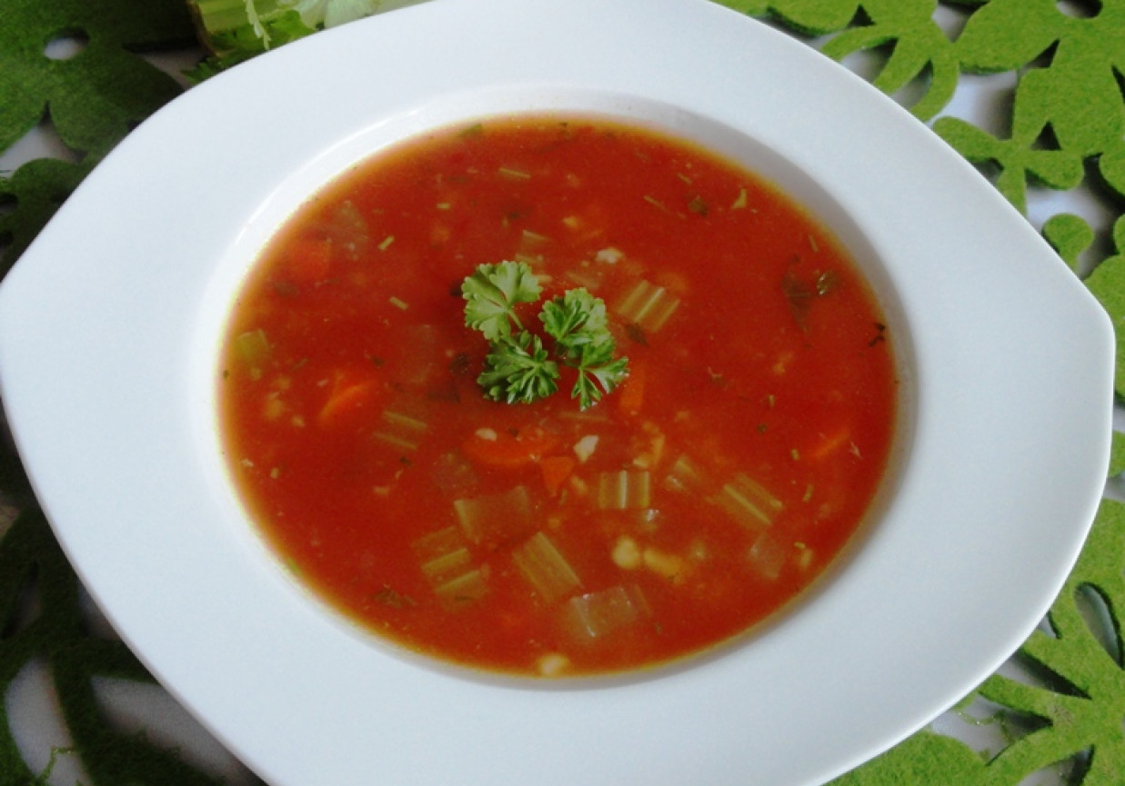 Zupa pomidorowa z selerem naciowym foto