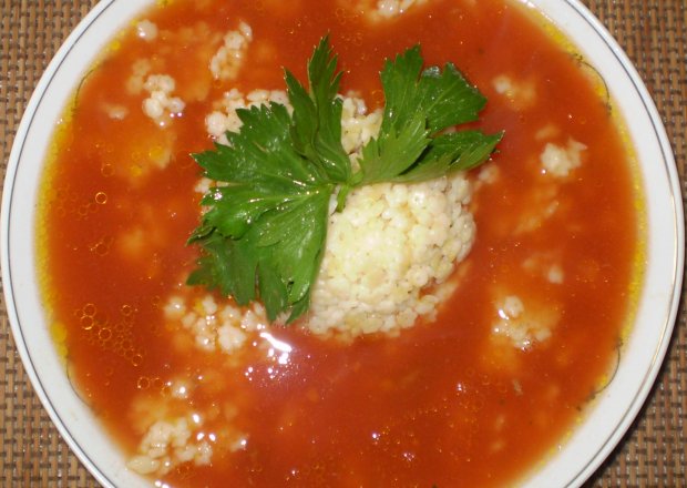 Fotografia przedstawiająca Zupa pomidorowa z selerem naciowym: