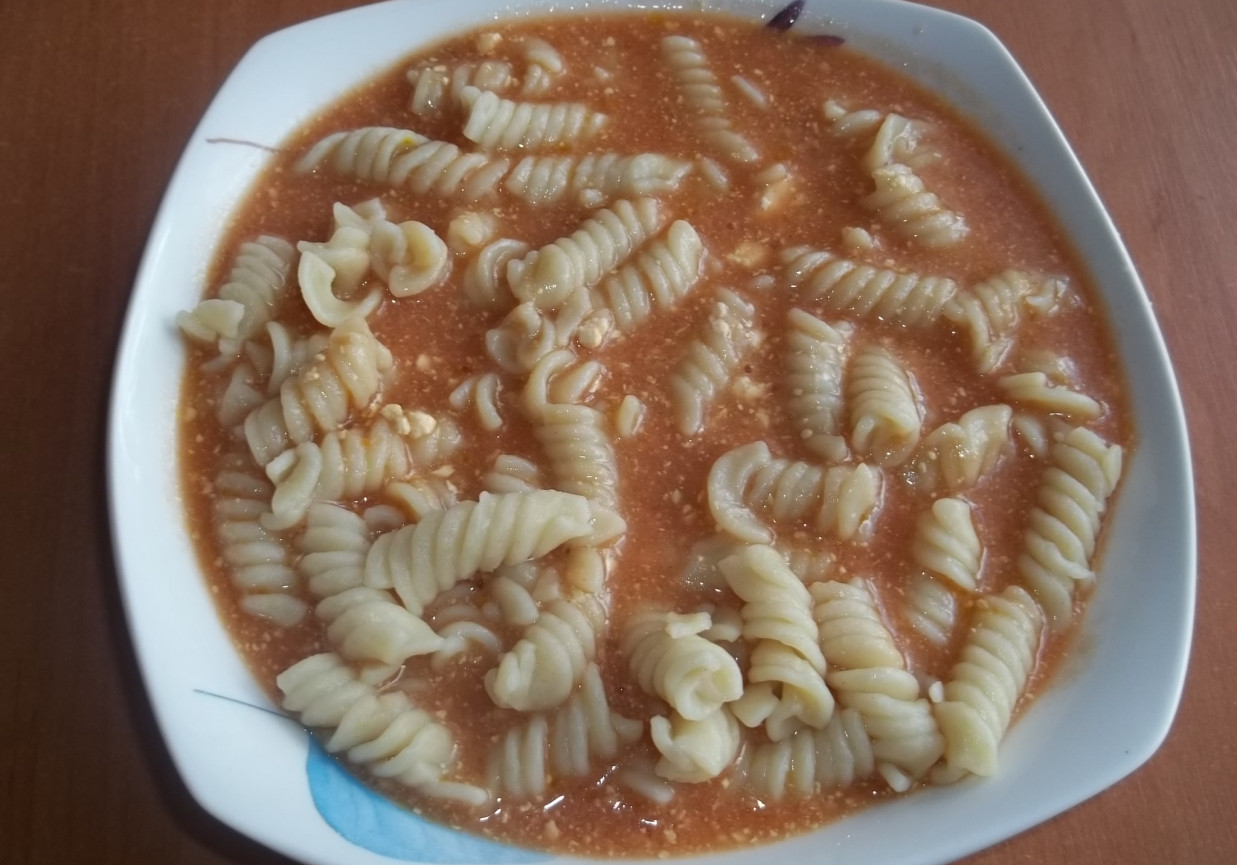 Zupa pomidorowa z serkiem topionym foto