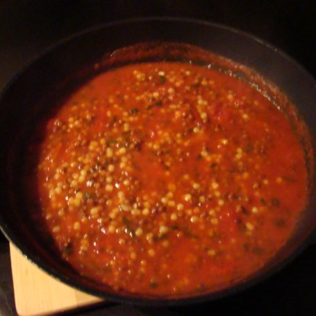 Krok 10 - Zupa pomidorowa z soczewicą i makaronem tarhonya foto