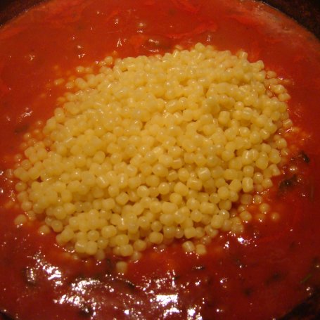 Krok 9 - Zupa pomidorowa z soczewicą i makaronem tarhonya foto