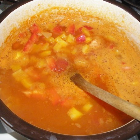 Krok 3 - Zupa pomidorowa z soczewicą i papryką foto