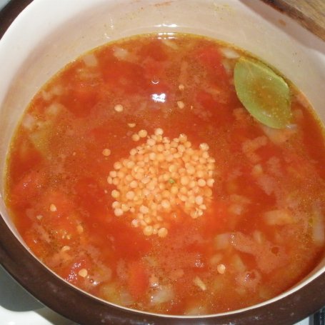 Krok 2 - Zupa pomidorowa z soczewicą i papryką foto