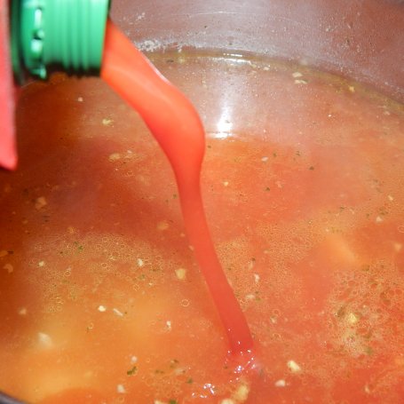 Krok 4 - Zupa pomidorowa z soku przecierowego foto