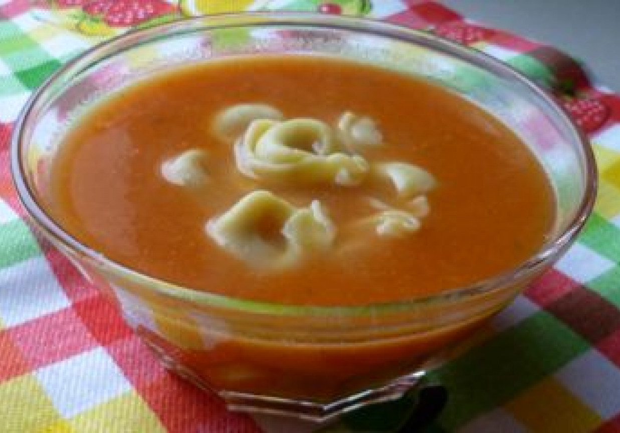 Zupa pomidorowa z tortellini foto
