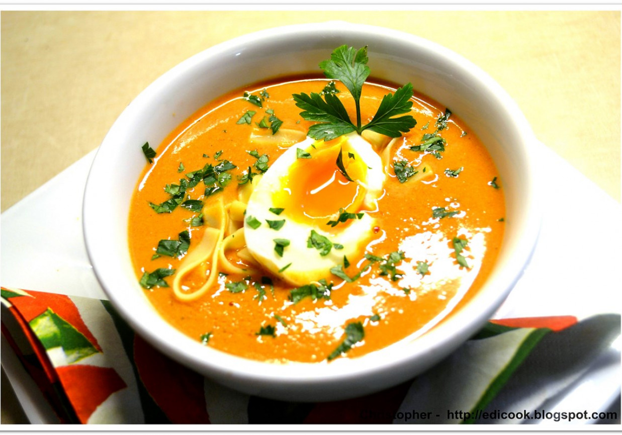 Zupa pomidorowa z... wątróbkami drobiowymi foto