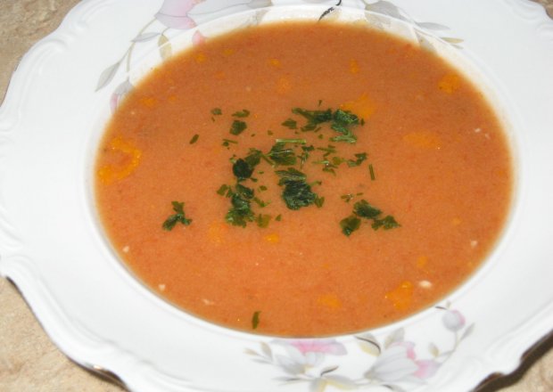 Fotografia przedstawiająca zupa pomidorowa zasmażana