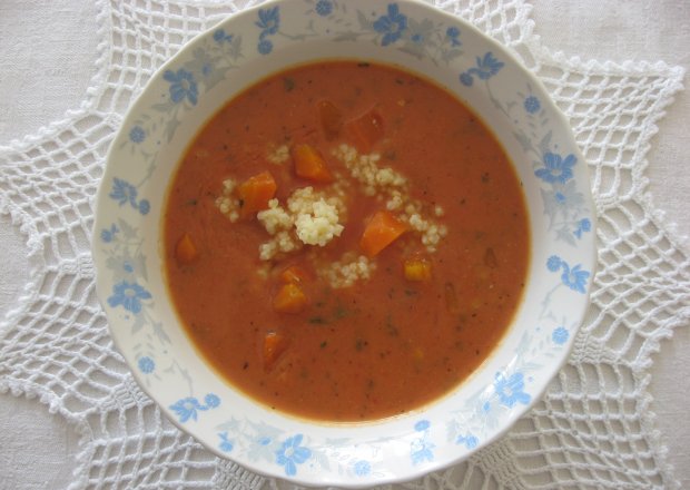 Fotografia przedstawiająca Zupa pomidorowa ze śmietaną