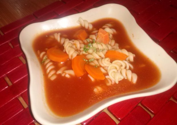 Fotografia przedstawiająca Zupa Pomidorowa ze świderkami