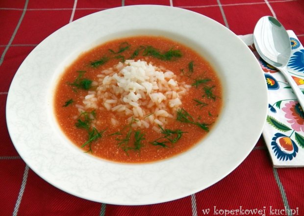 Fotografia przedstawiająca Zupa pomidorowa ze świeżych pomidorów