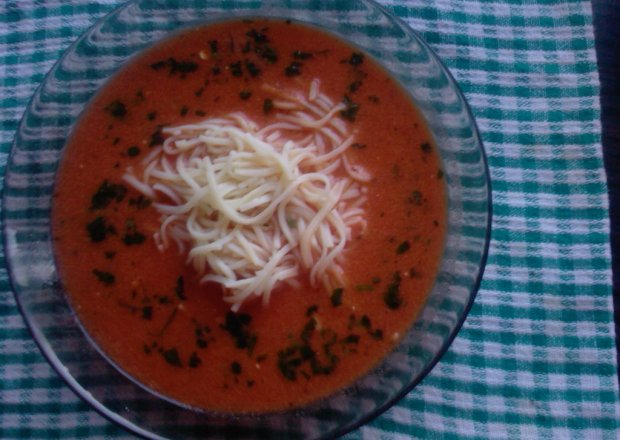 Fotografia przedstawiająca Zupa pomidorowa ziołowa