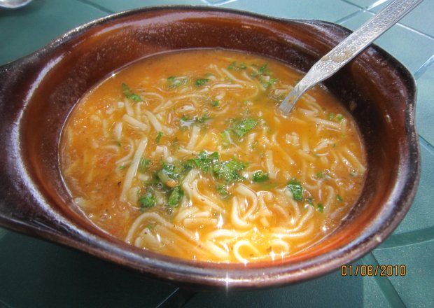 Fotografia przedstawiająca zupa pomidorowa-myśliwska