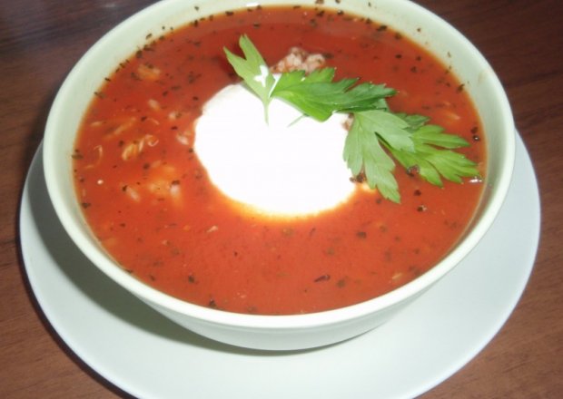 Fotografia przedstawiająca Zupa pomidorowa-wyrazisty smak